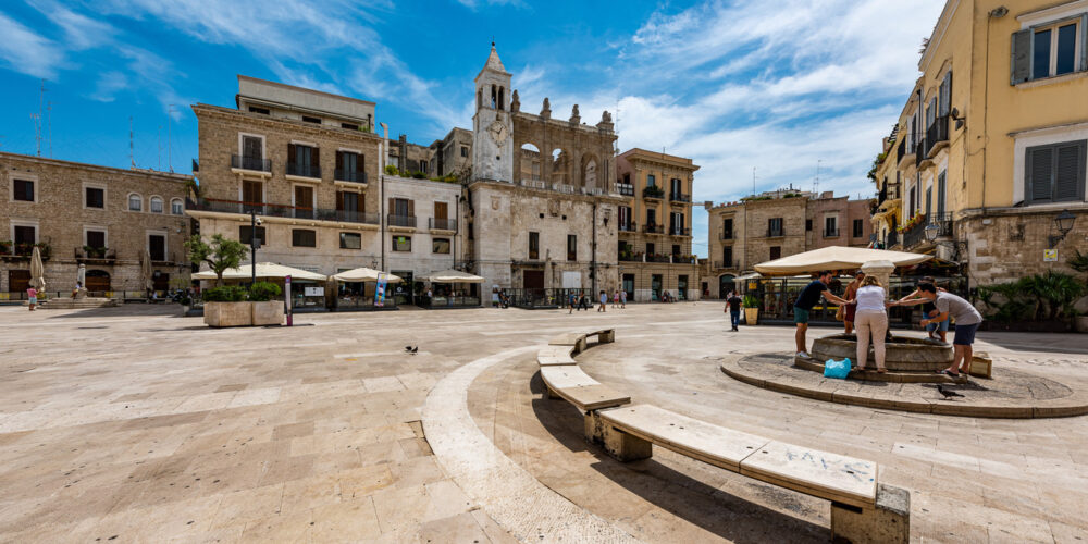 bari-vecchia-piazza-mercantile